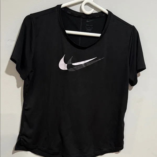 Nike Women's Black Short Sleeve Tee - Image 5