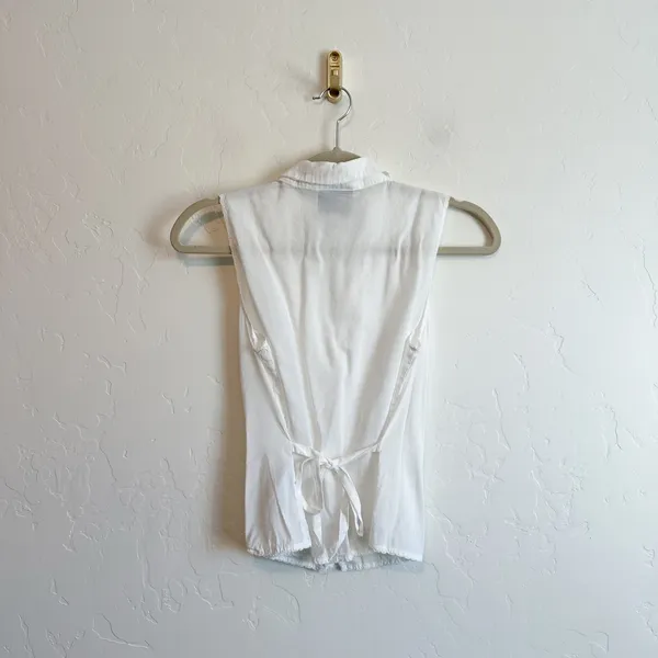 Reformation | Kady Collared Button Front Tank Top in White | Size 4 - Image 4
