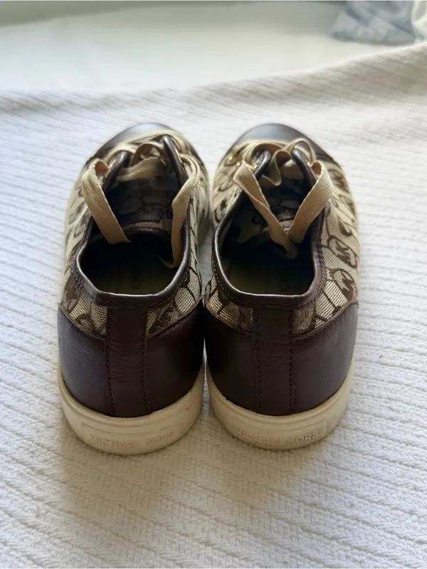 MK Logo Low-Top Sneakers Size 8.5 - Image 4