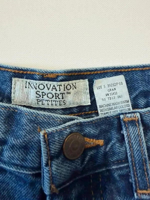 Innovation Sport Petites Vintage High-Waisted Relaxed Tapered Leg Jeans 10P - Image 2