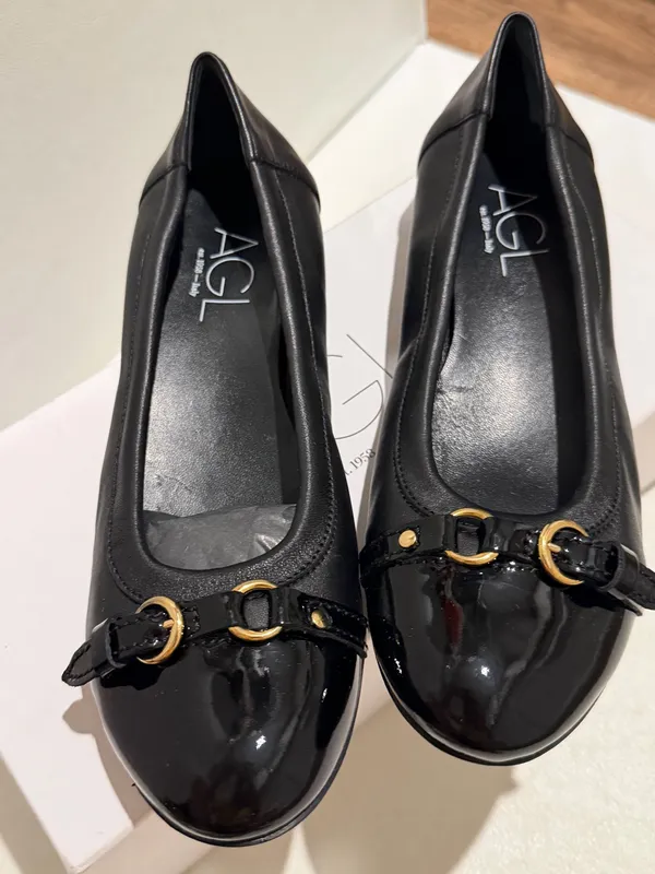 Agl Black Leather Ballet Flats with Gold Buckle Detail - Image 4
