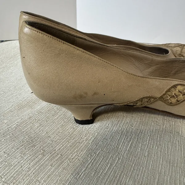 Bally Vintage Pumps Cream Leather Womens Shoes Size 7.5N Italy Snakeskin‎ Blush - Image 4