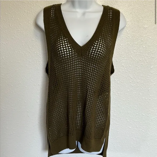 Anthropologie Olive Mesh Knit Top Size Small - Image 3