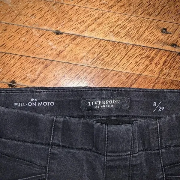 Liverpool black classic minimalist stretchy 8/29 jeggings - Image 2