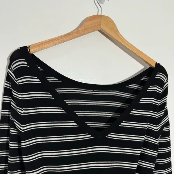 White‎ House Black Market Convertible Stripe Sweater Black White Large Office - Image 7