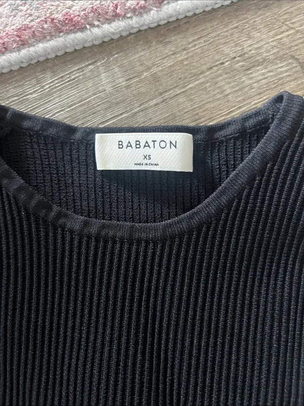 Babaton Black Ribbed High-Neck Crop Tank - Image 5