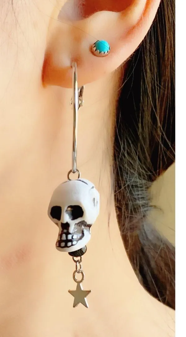 Handmade skull & star goth grunge punk funky dangle hoop earrings🖤💀 - Image 2