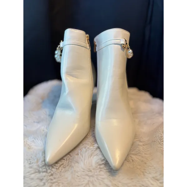 Cream Faux Leather Pearl Chain Ankle Boots Pointed Toe Stiletto Heel Size 39 - Image 3