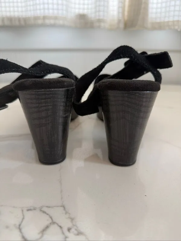 House of Harlow Black Suede Cherub Clogs size 8 - Image 4