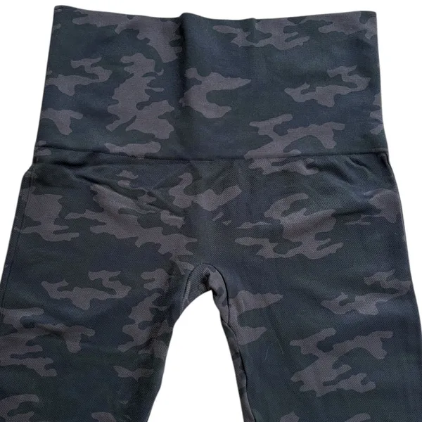 Like New SPANX Look At Me Now Camo Leggings Size Large - Image 7