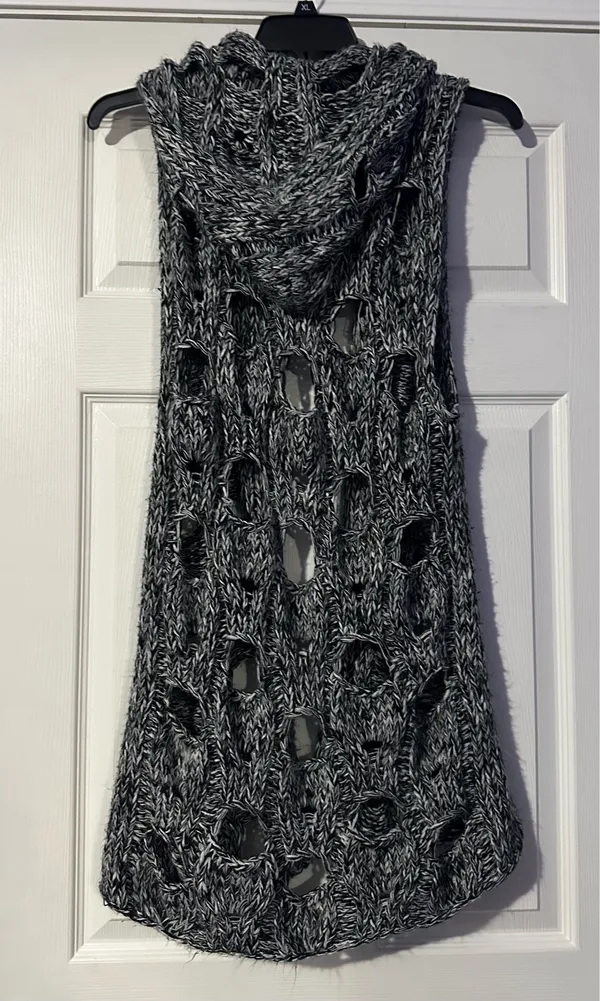 Love Culture Black & White Marled Knit cardigan is a size Large. - Image 8