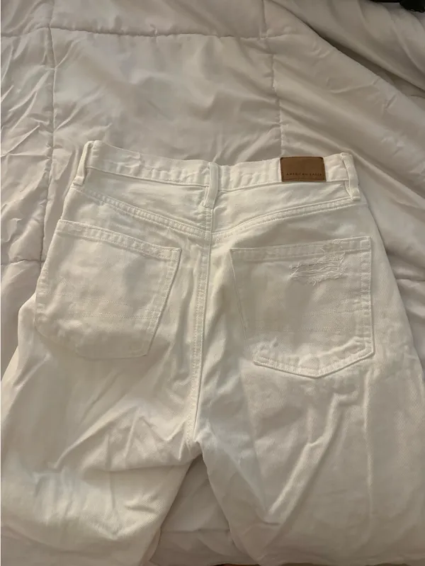 American Eagle Jeans Ripped - Image 3