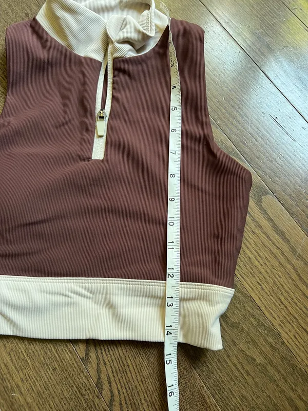 Wilo The Label athletic crop top 1/2 zip sports bra size small - Image 4