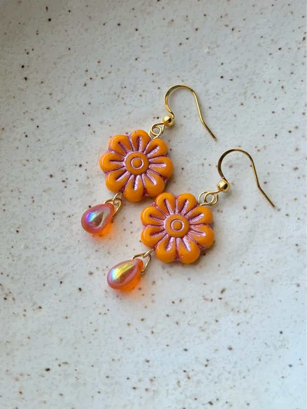 Handmade unique fairy retro cute Czech glass flower & teardrop dangle earrings🧡 - Image 5