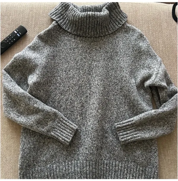Old Navy Sweater - Image 4