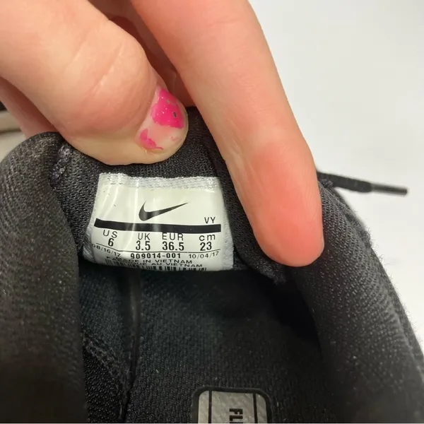 Nike Women’s flex supreme sneakers black &‎ white size 6 - Image 7