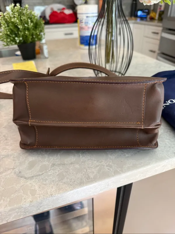 Dooney and Bourke flip tab Alto messenger crossbody - Image 3