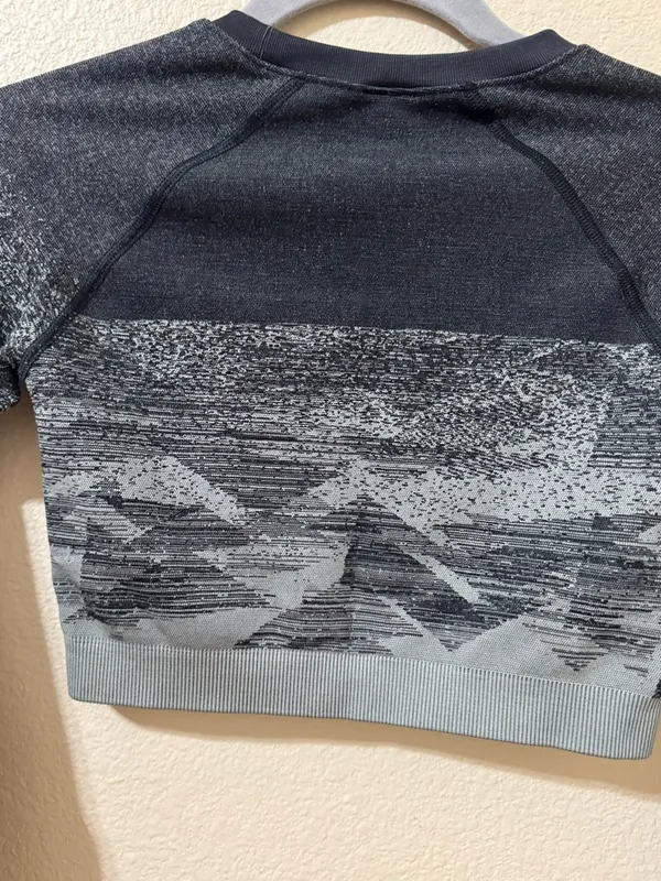 Gymshark Adapt Ombre Seamless Long Sleeve Crop Top size XS - Image 7