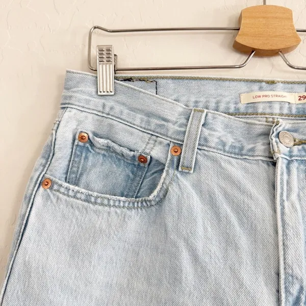 Levi's Low Pro Women's Jeans in Charlie Won Light Wash Distressed Size 29 - Image 6