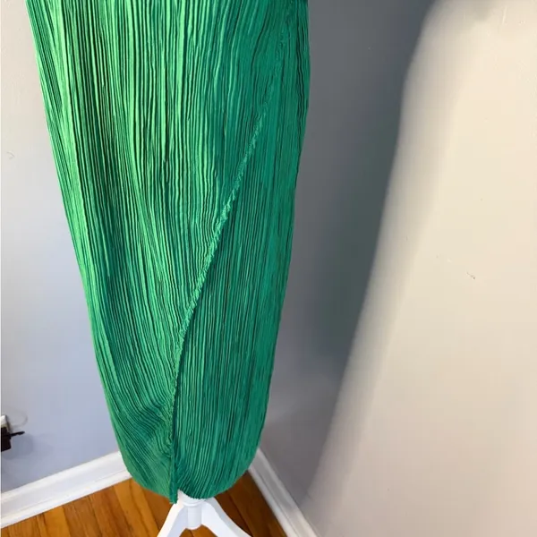 Anthropologie Emerald Green Pleated Midi Dress with Puff Sleeves - Image 6