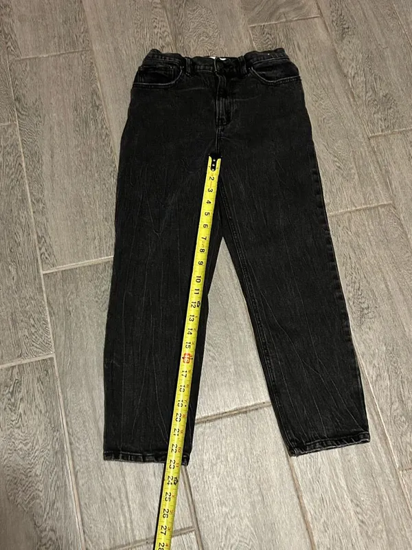 Abercrombie & Fitch Black The mom high rise jeans -size 26/2 - Image 3
