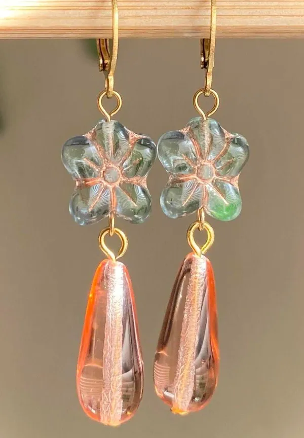 Handmade quality Czech glass flower beads & teardrops dangle earrings💚 - Image 5