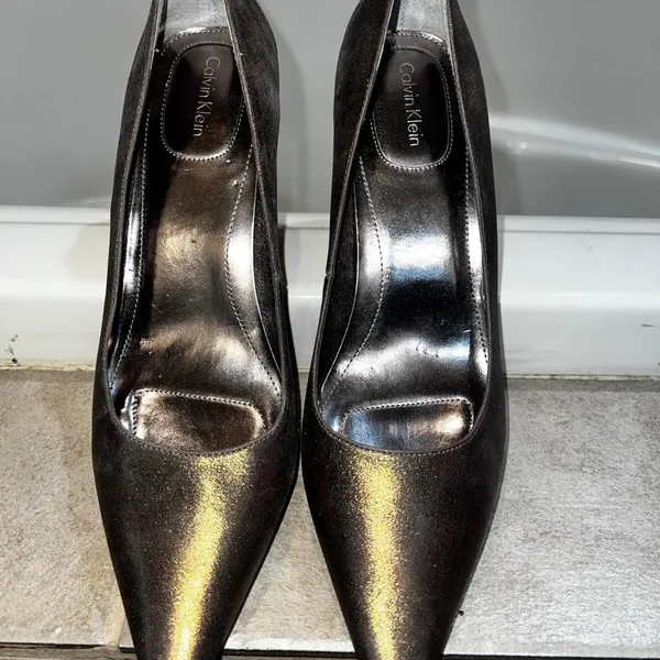 Calvin Klein Polly pointed-toe pumps metallic‎ pewter/gunmetal finish. Size 8.5M - Image 7