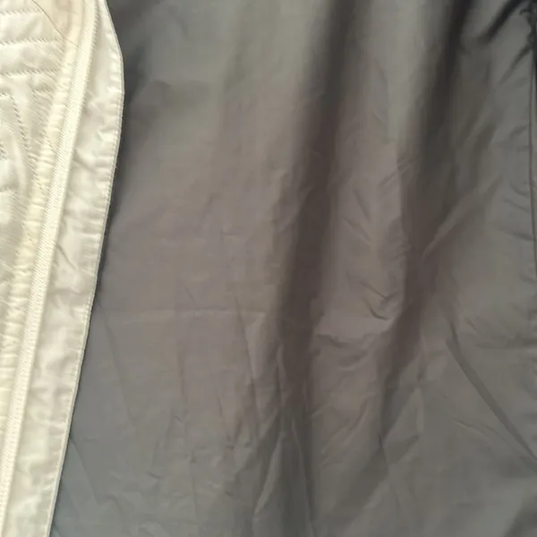 The North Face White Vest Size meduim - Image 6
