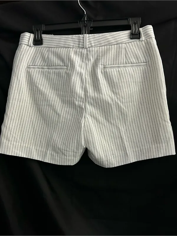 Banana Republic Women’s White Pinstripe Shorts SZ 2 NWT - Image 2