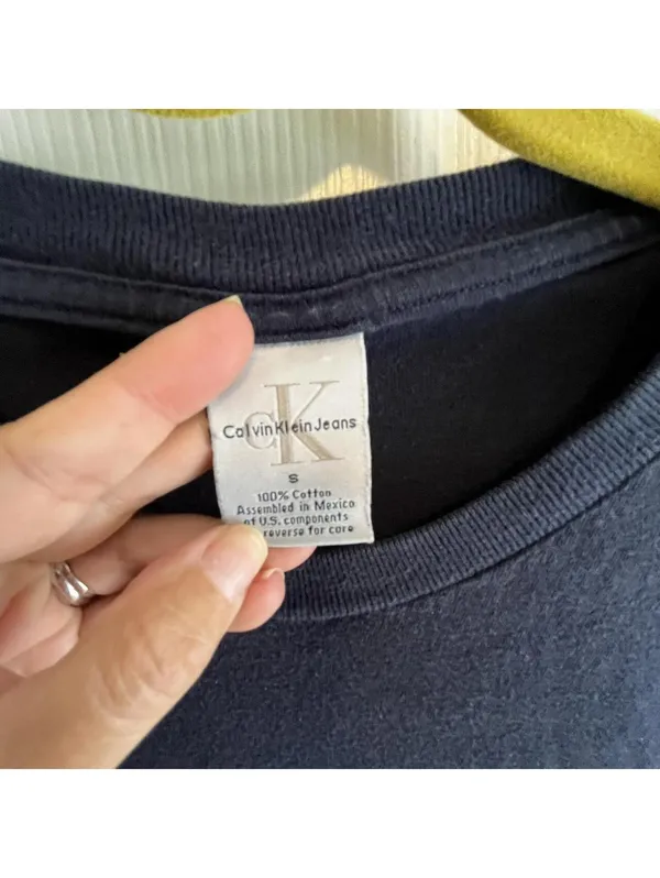 Distressed Vintage Guess Jeans Tee Small - Image 3