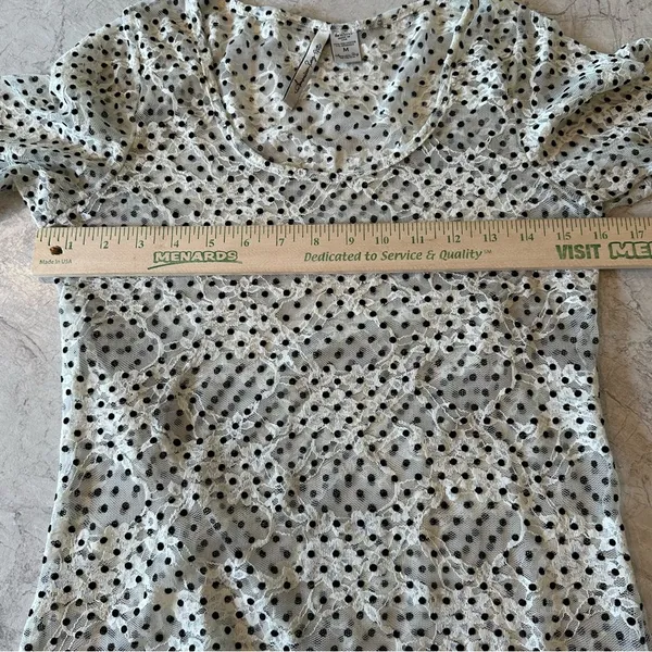 Women's Juniors American Rag Cie Sheer Embroidered‎ Polka Dot Top Size Medium - Image 3