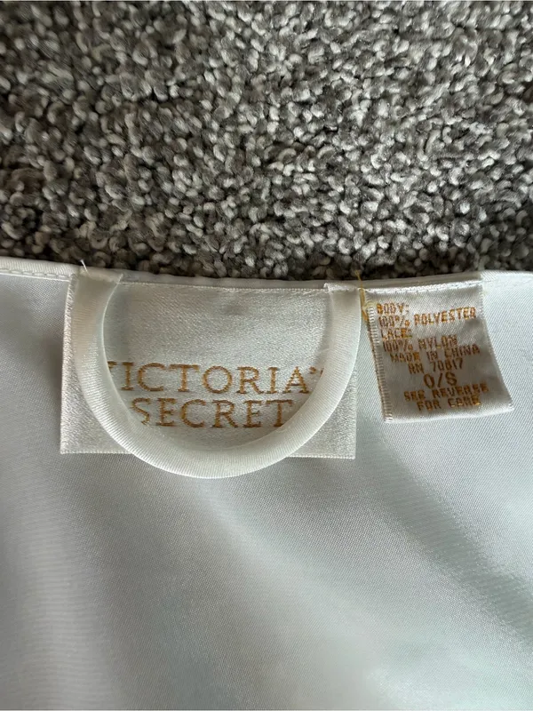 Vintage Victoria’s Secret Ivory Satin Lace Bridal Robe O/S 90s - Image 3