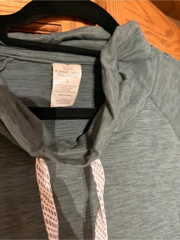Women’s Heathered Green Long-Sleeve Pullover Hoodie - Image 3