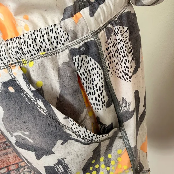 Lululemon Hotty Hot‎ Romper Abstract Orange Grey Print Adjustable Straps Size 4 - Image 8