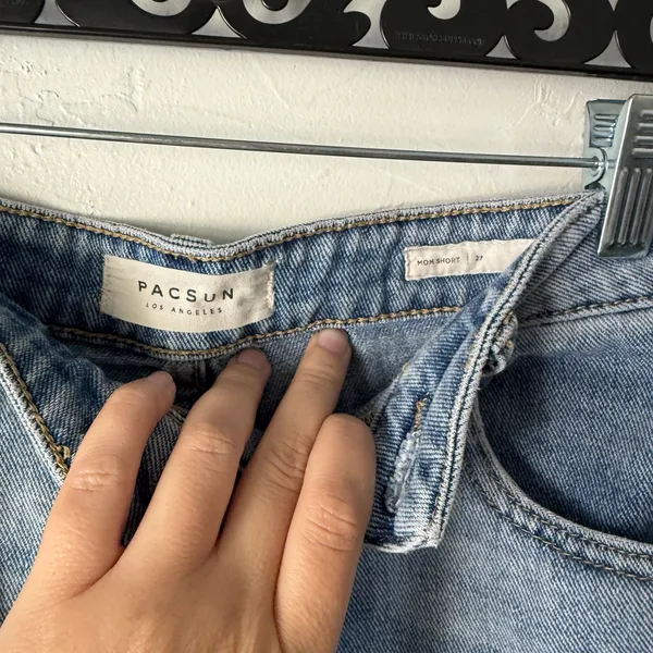 PacSun Mom Shorts Women’s Size‎ 27 Light Wash High Rise Denim 100% Cotton - Image 4