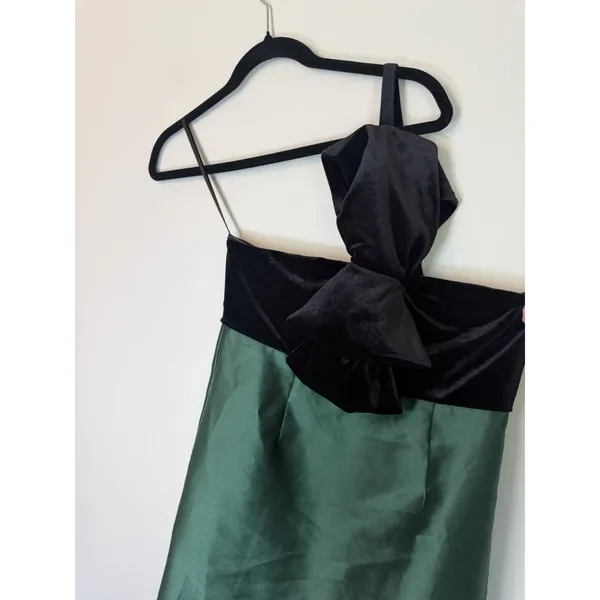 Petal & Pup Amelia One-Shoulder Velvet & Satin Midi Dress Emerald Black Sz L NEW - Image 7