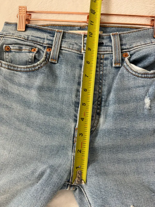 Levi’s Wedgie Straight Jeans Women’s Size 26 Light Wash Distressed Raw Hem - Image 9