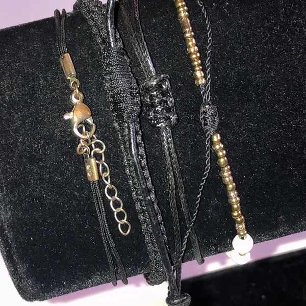 Elegant Black and Gold Tone Paper Beaded Rhinestone Bracelet Set - Image 3