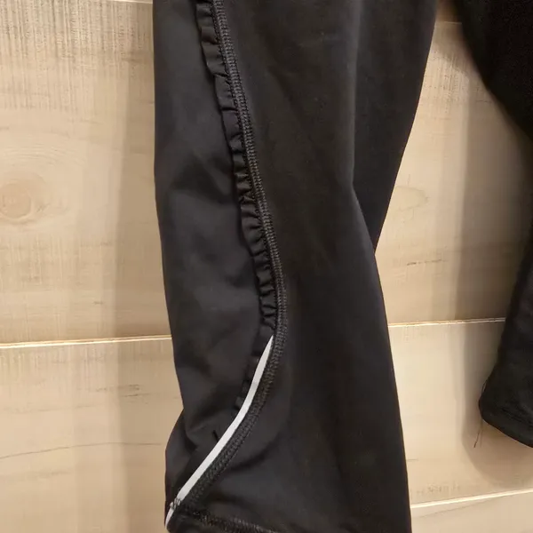 {8} Lululemon Run Fast And Free Crop Black / High Noon Dot Lilac Black Lilac - Image 6