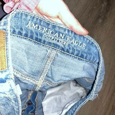 American Eagle High Rise Distressed Tom girl Jeans Size 4 - Image 4