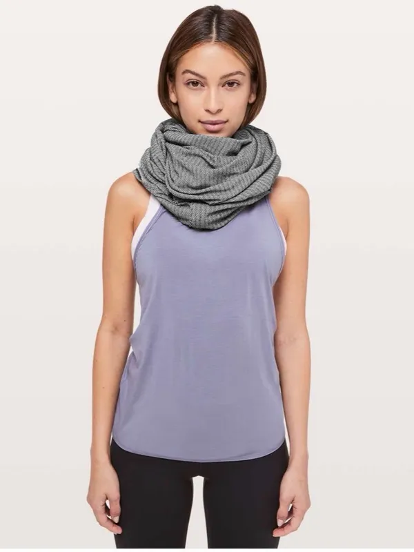 New with Tags Lululemon Black and White Herringbone Vinyassa Scarf - Image 3