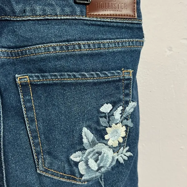 Hollister Low Rise Super Skinny Jeans Floral Embroidery - Image 8