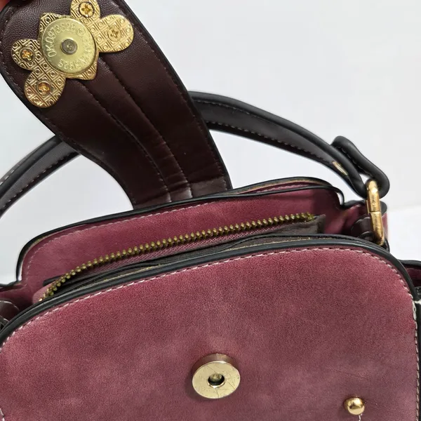 Chic Bumblebee Faux‎ Leather Handbag / Crossbody - Image 6