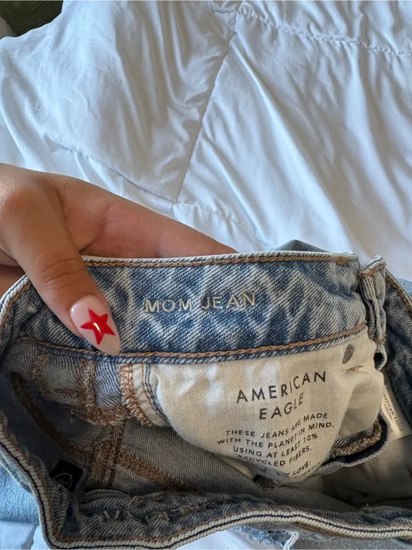 American Eagle Strigid Mom Jeans Size 00 Light Wash Ripped - Image 4