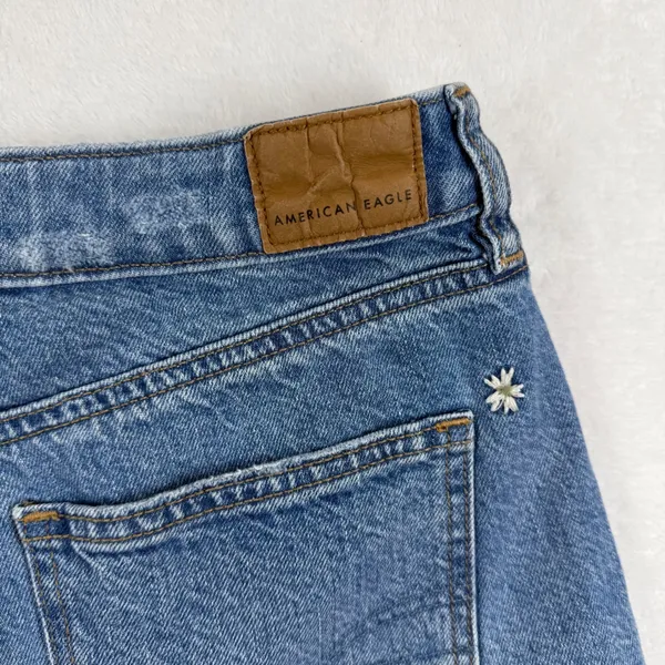 American Eagle Womens Size 4 Floral Embroidered Distressed Denim Mom‎ Shorts M - Image 11