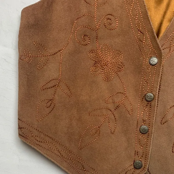 Northwest Territory size large leather embroidered vest Gold retro 90s grandpa - Image 3