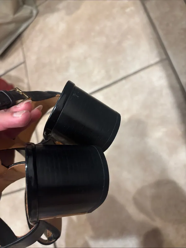 Tory Burch Gigi Black Heels with Gold Detail Under Heel - Image 5