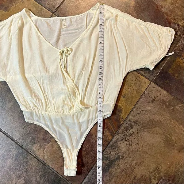 Free People Intimately Ruched Short Sleeve Cream Bodysuit Small - Image 3