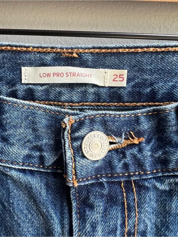 Levi's Women's Low Pro Relaxed Fit Straight Leg Jeans Denim Classic Size 25 - Image 3