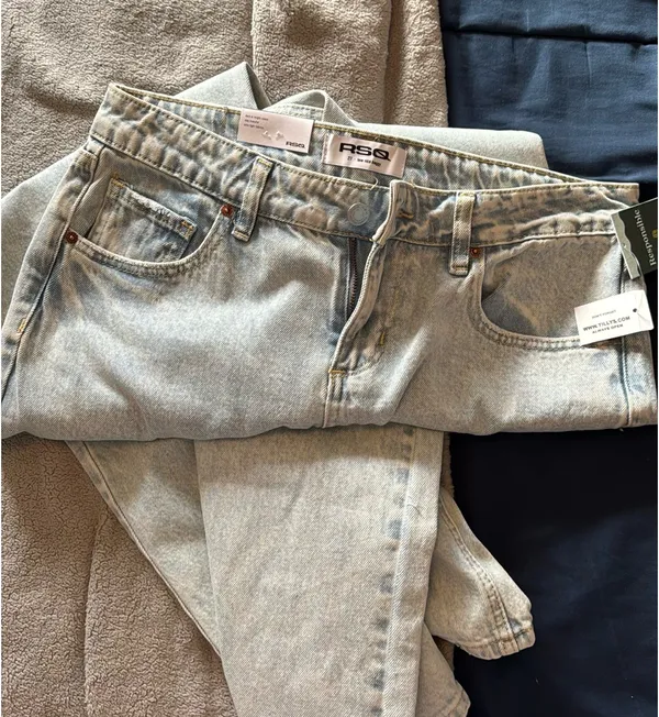 Tilly's Low-Rise Baggy Jeans - Image 6